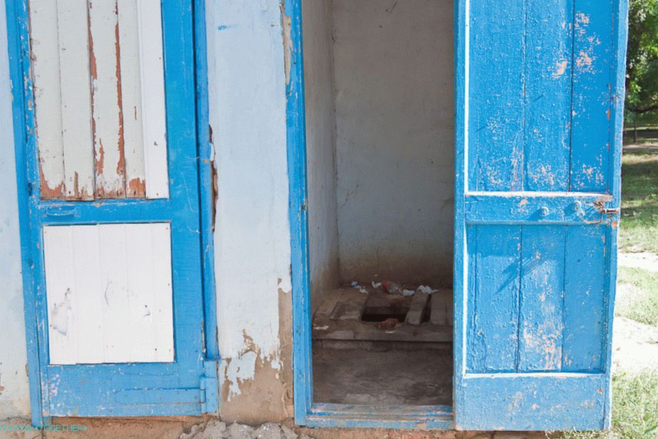 One of the problems of the city - the lack of toilets