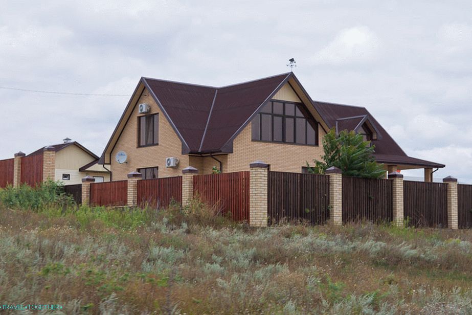 Someone has very nice houses