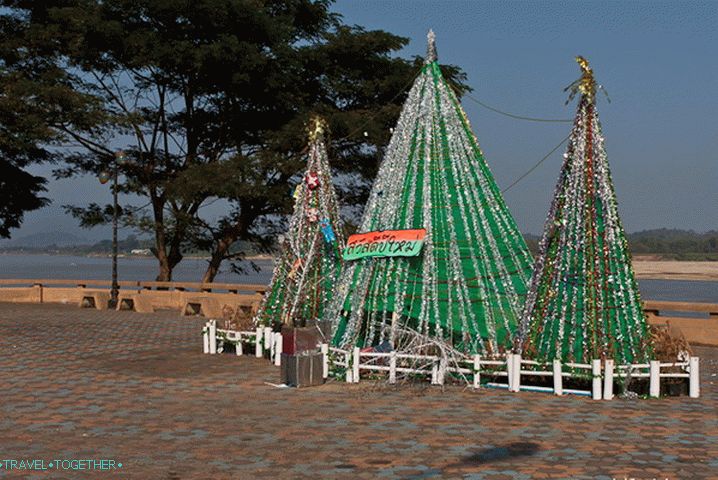 Metallic paper new year in Chiang Saen