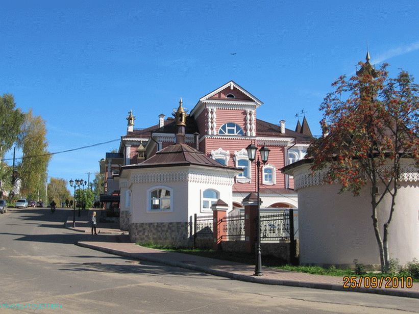 Excursion to the town of Myshkin and the village of Martynovo
