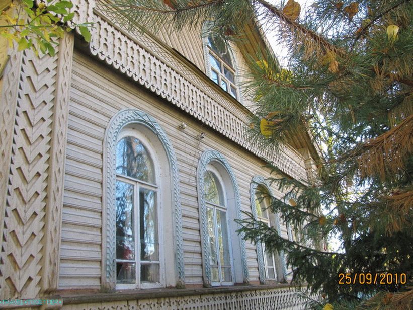 Excursion to the town of Myshkin and the village of Martynovo