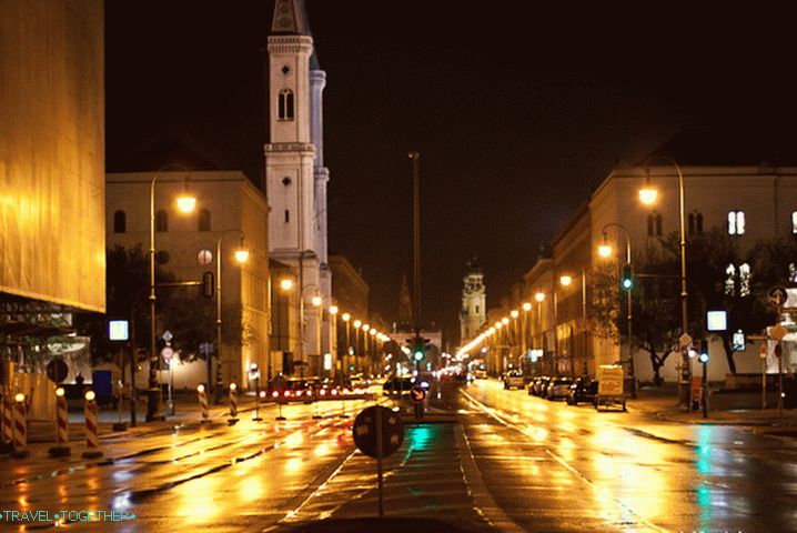 Street to the city center of Munich