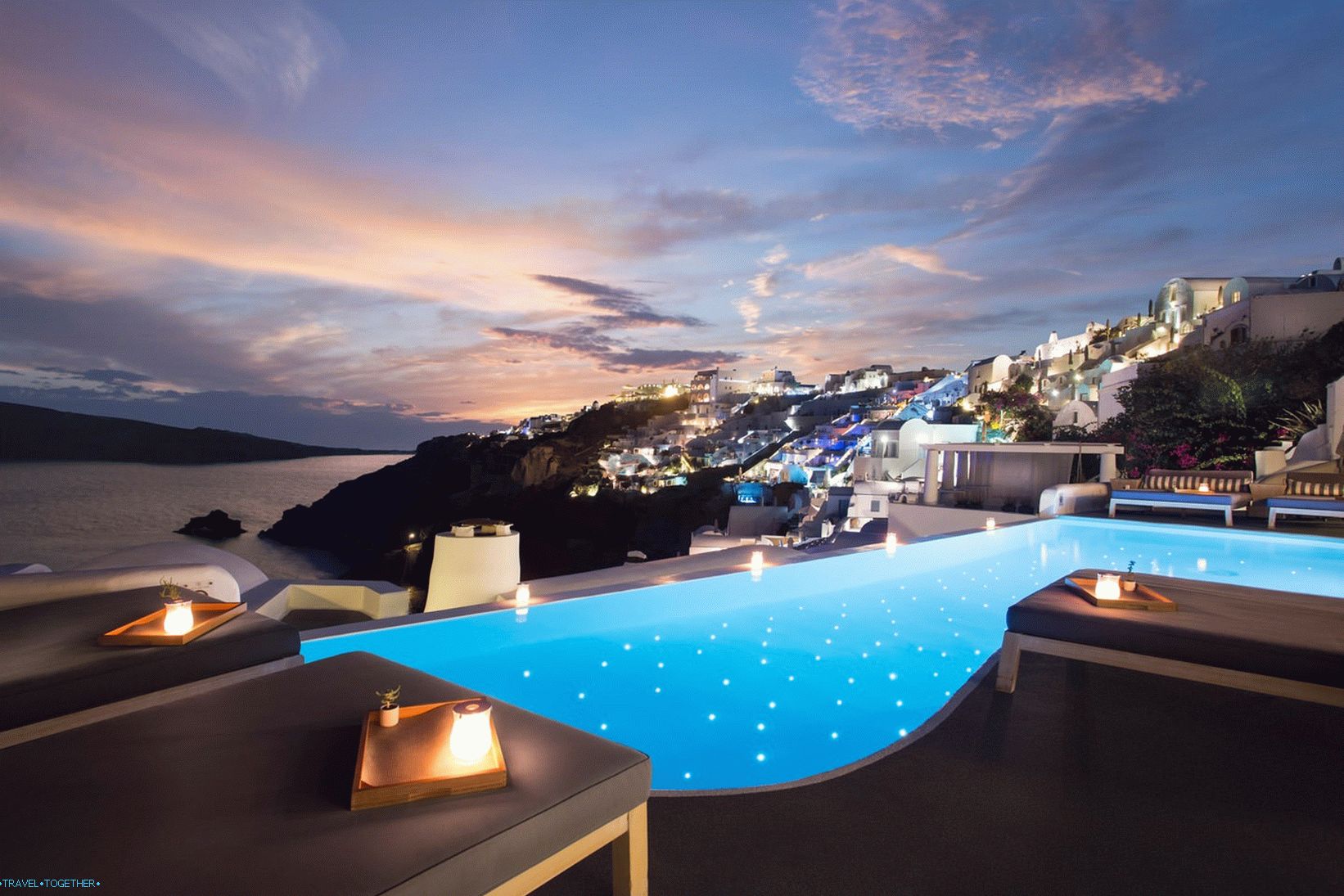 katikies_hotel_santorini_pool_bar_07