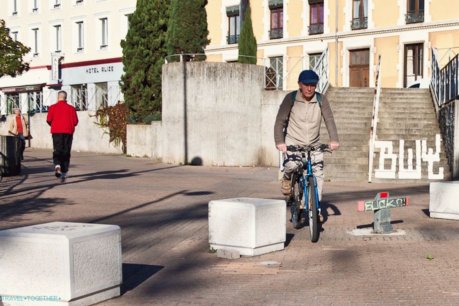 Elderly Cyclist Grenoble