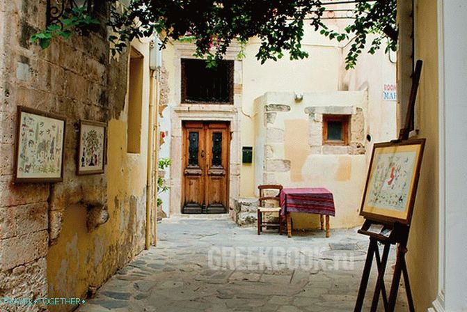 Chania - the romance of narrow alleys and Venetian architecture