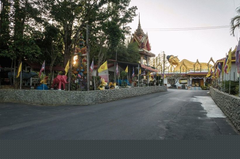 Temple of the Reclining Buddha in Phuket - Wat Sri Sunthon