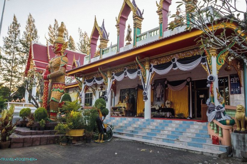Temple of the Reclining Buddha in Phuket - Wat Sri Sunthon