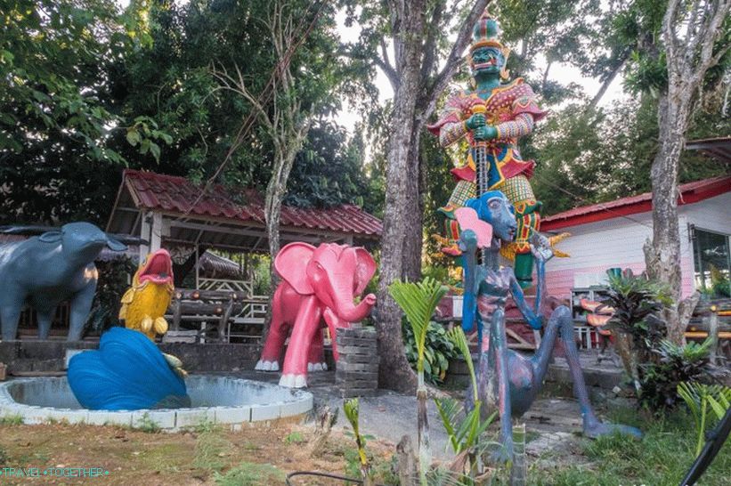 Temple of the Reclining Buddha in Phuket - Wat Sri Sunthon