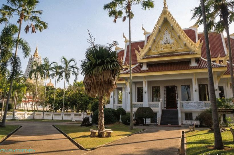 Wat Yang Temple in Pattaya - better to see the neighboring Phra Mondop