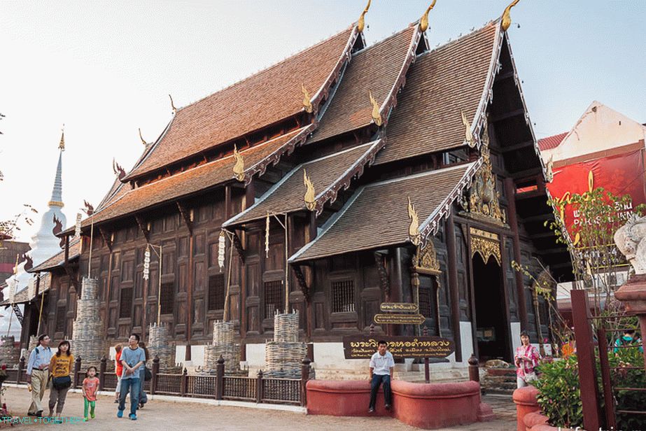 Wooden temple Wat Phan Tao
