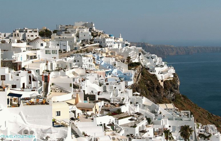 Imerovigli is just 2 km from Fira