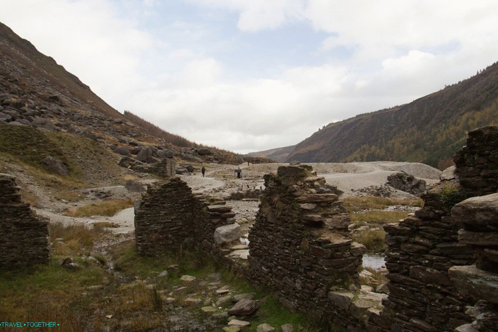 More ruins of a mining village.