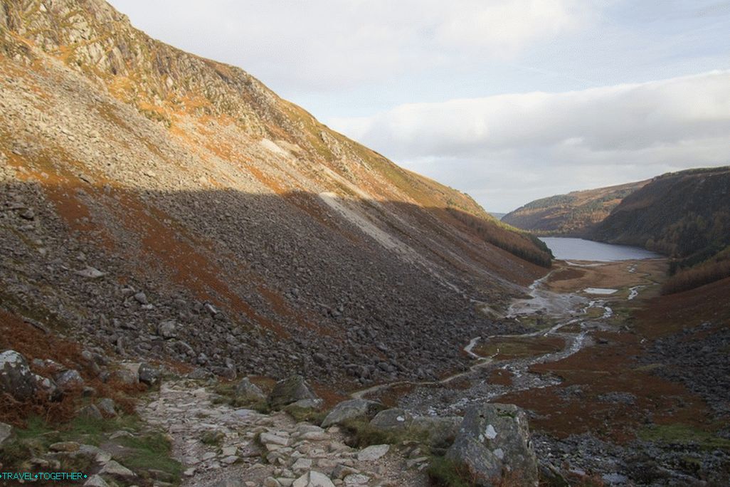 Upper lake and the ruins of the village (which again merge with the terrain).