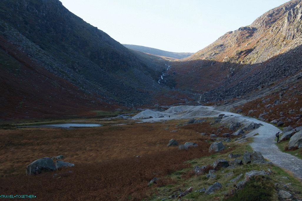 The place where the mountains connect. The mining village there also merges with the terrain.