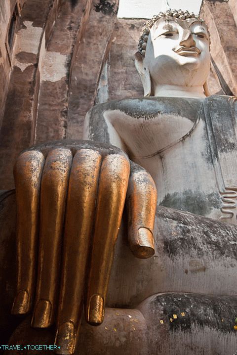 Wat Si Chum - big sedentary Buddha