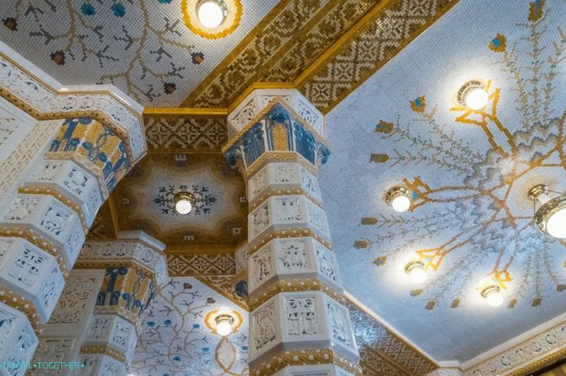 Cafe Imperial in Prague - boy, where are your parents?