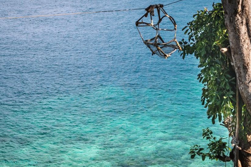 Cafe Monkey Bar on Phi Phi - for introverts and meeting dawn