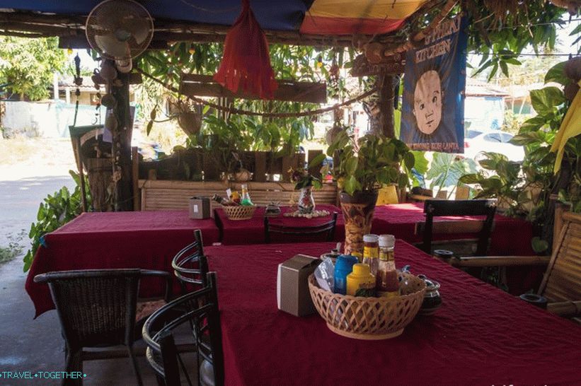 Cafe Nong Pheat - a dusty corner of Thai cuisine on Lanta