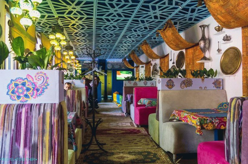 Cafe Tubeteika, right wing