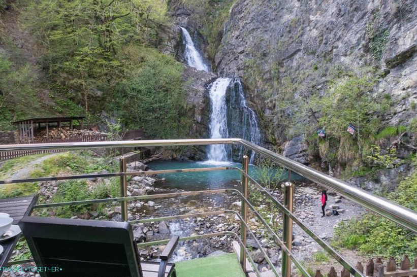 Snake Cafe - the only institution at Zmeikovskie waterfalls