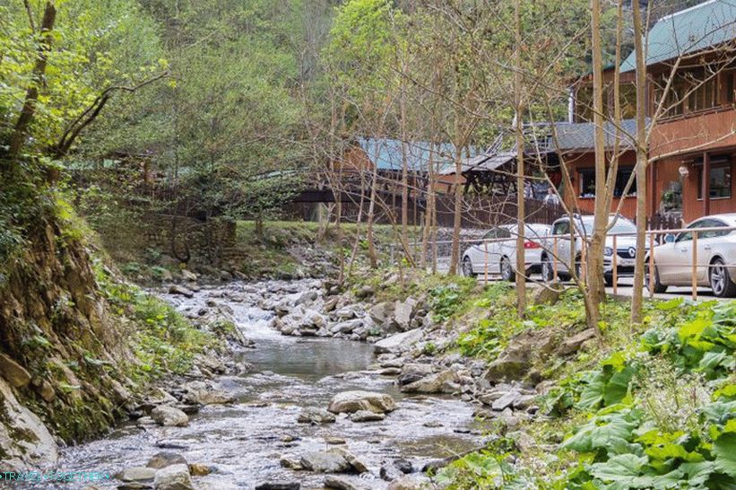 Snake Cafe - the only institution at Zmeikovskie waterfalls