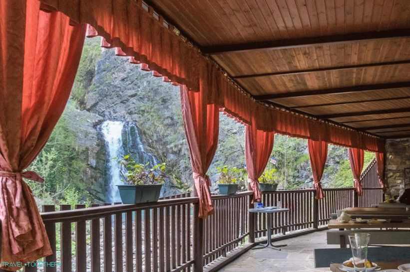 Snake Cafe - the only institution at Zmeikovskie waterfalls