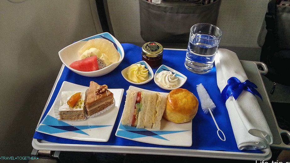Lunch in business class Bangkok Air, in economy a bit easier
