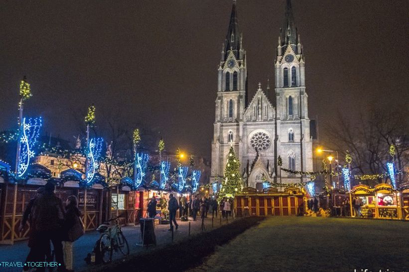 In all the squares of the city there are Christmas trees and markets