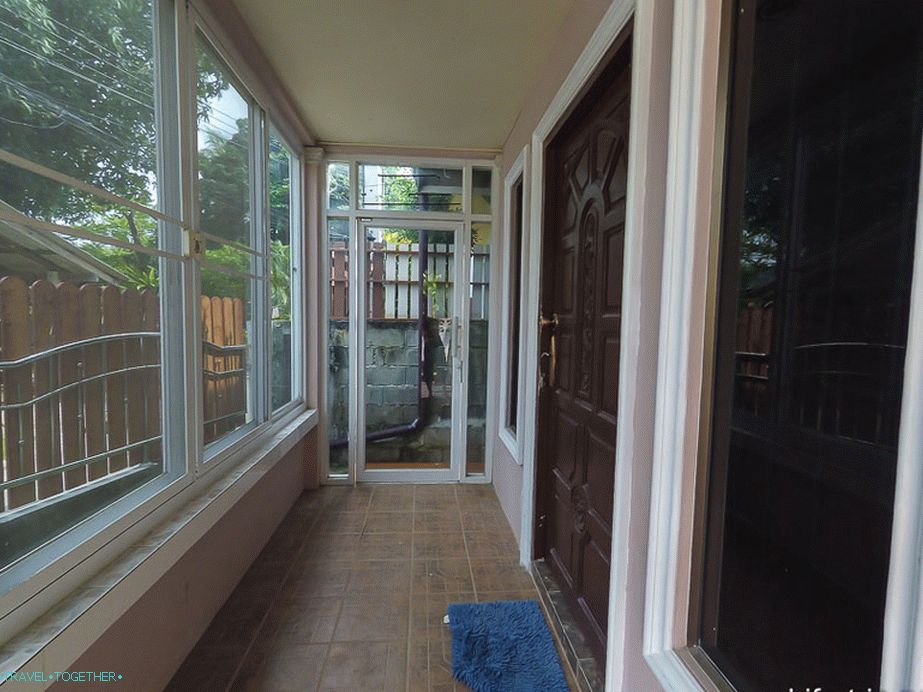 From this bedroom you can go to the covered balcony