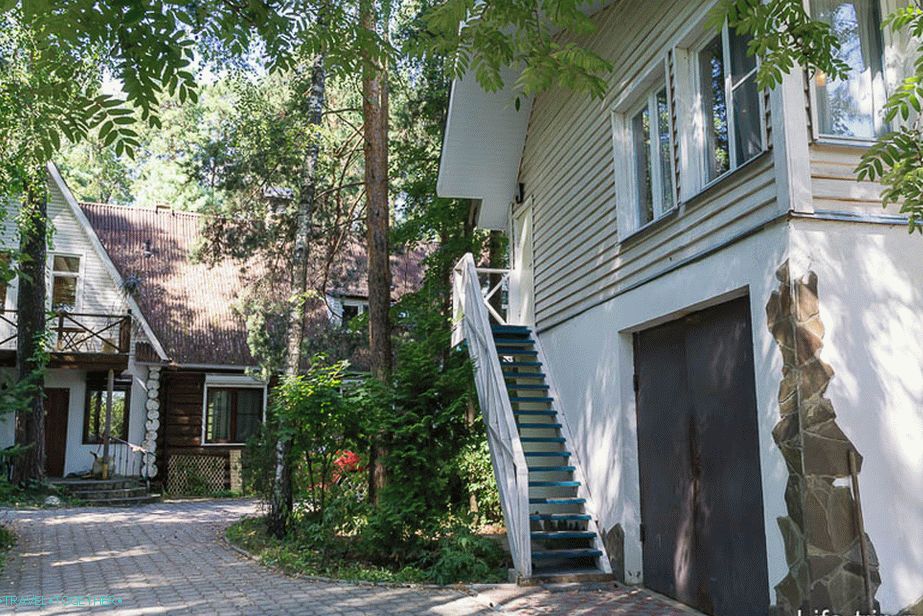 In the foreground is a guest house, in the background is the master's one