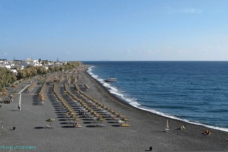 Kamari on Santorini: resort life on a black beach