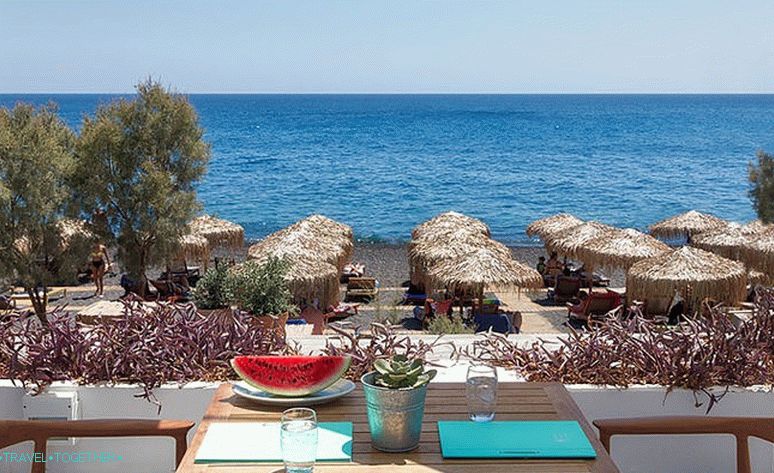 Kamari on Santorini: resort life on a black beach