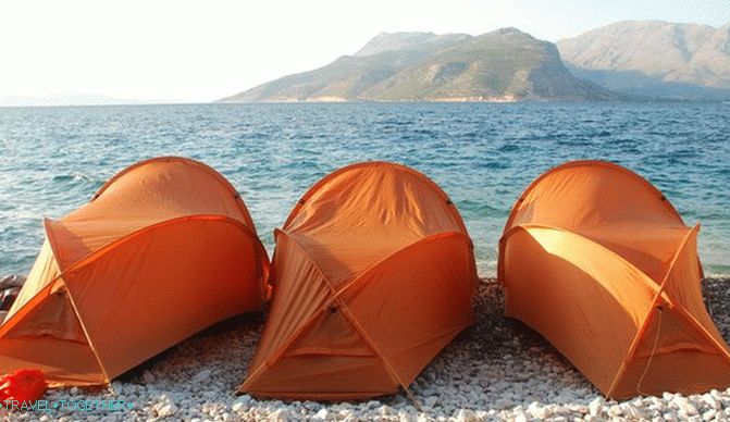 Camping in Greek