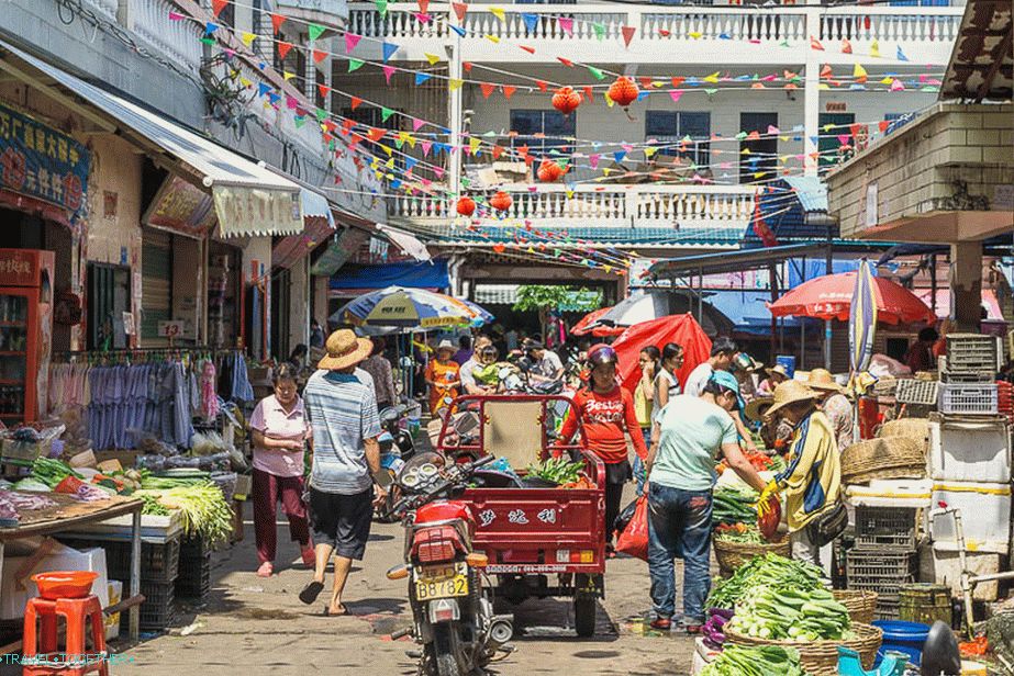 That inner courtyard is the center of the market