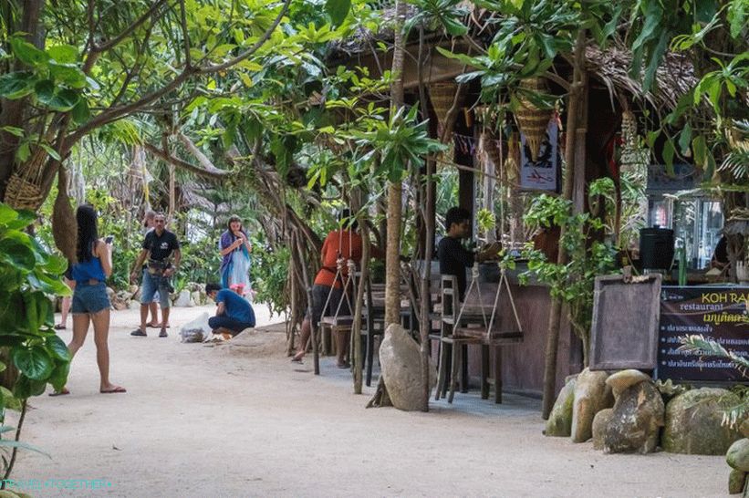 Koh Raham on Phangan - authentic restaurant of marine litter