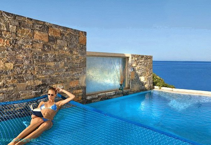 Comfortable holidays in Greece can be economical