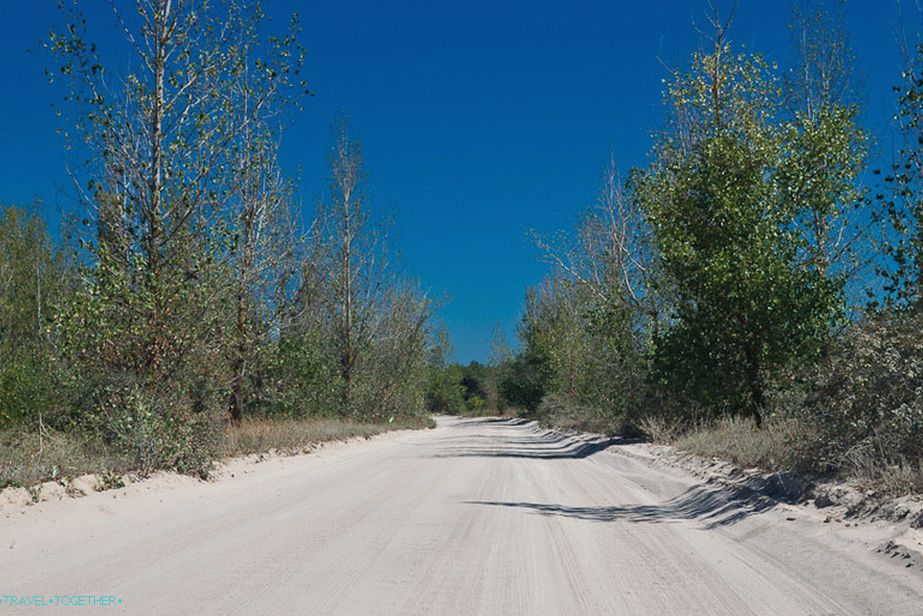 Dusty roads on the spit