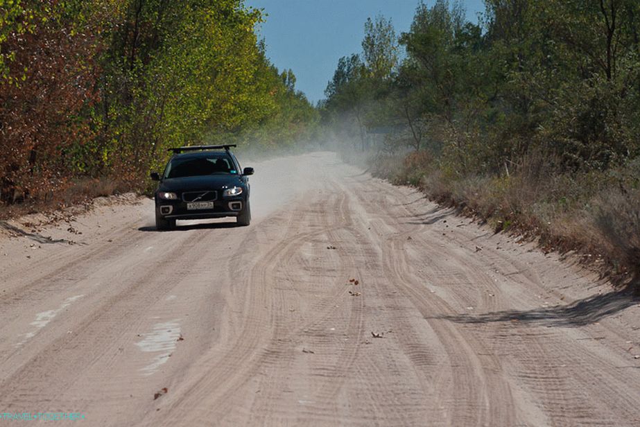 Dusty roads on the spit