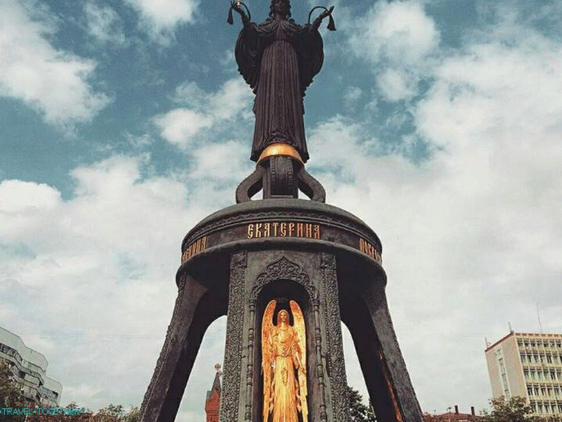 Monument to St. Catherine in Krasnodar. Photo - @alinayavorskaya