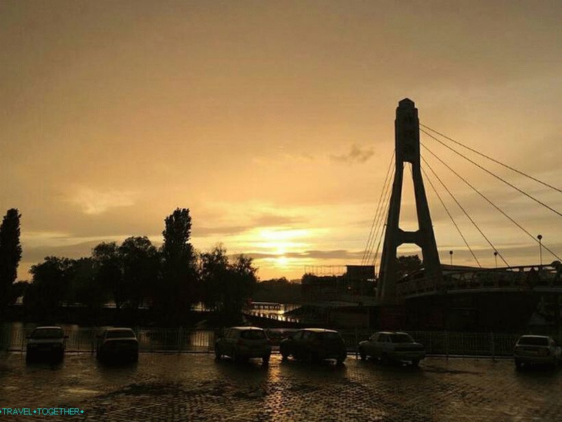 Kiss Bridge