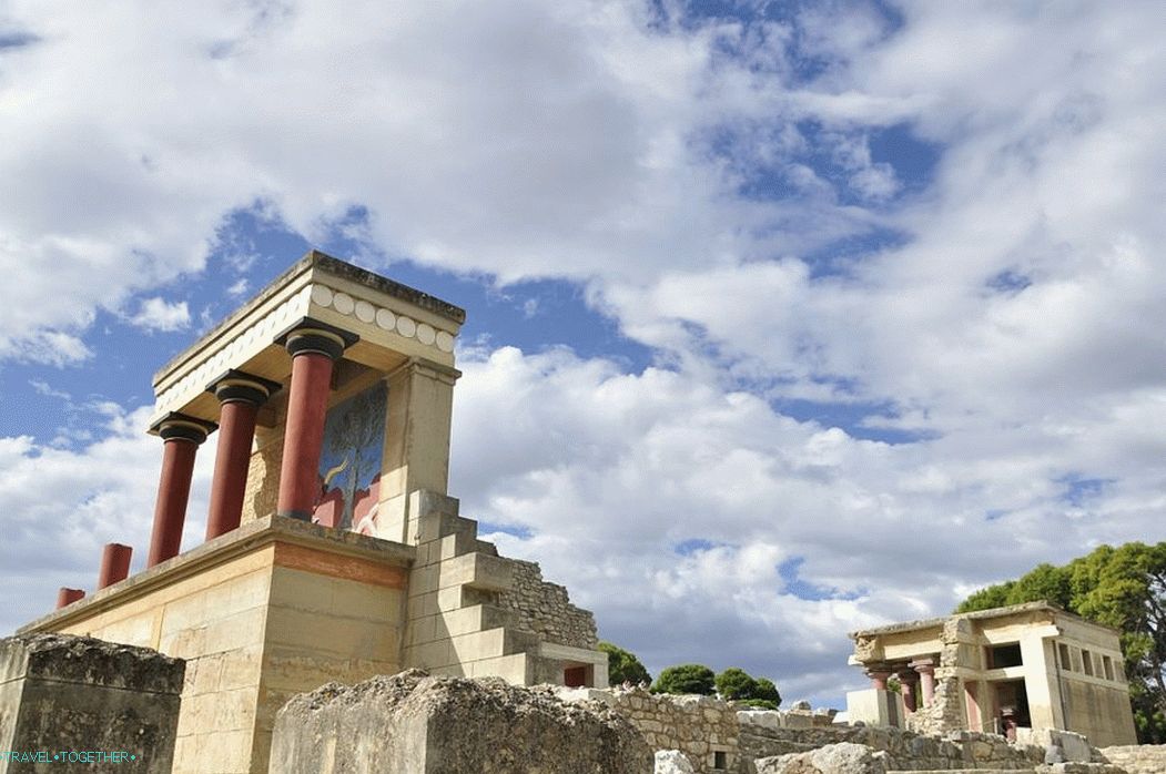 Knossos palace