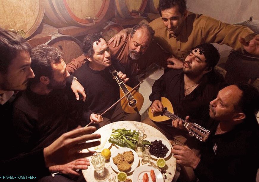 Cretan raki - the nectar of Crete