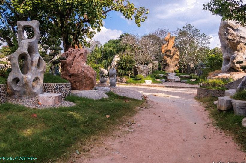 Crocodile farm in Pattaya and the park of million-year stones - my impressions
