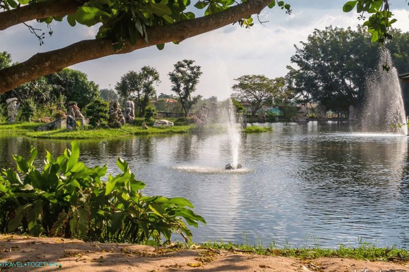 Crocodile farm in Pattaya and the park of million-year stones - my impressions