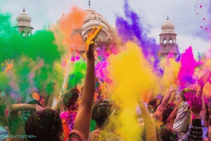 Goa, Go to the festival of colors with the children