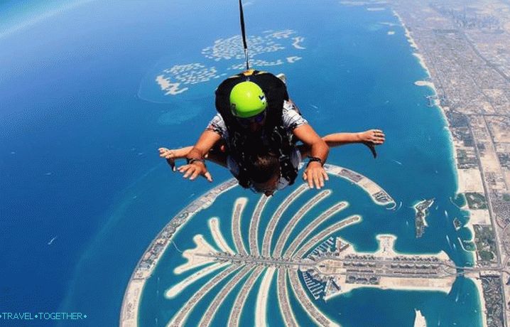 UAE, Parachute Above Palm Jumeirah