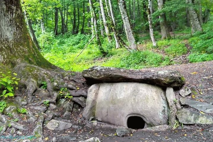 Krasnaya Polyana, Dolmens