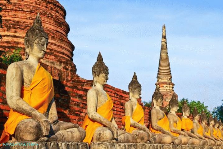 Vietnam, Visit local temples and sights