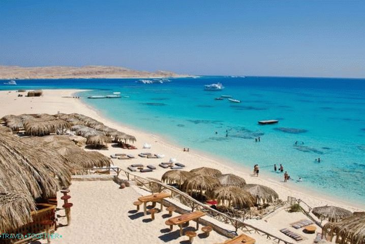 Egypt, Hurghada is more suitable for families with children, here is a convenient entrance to the sea