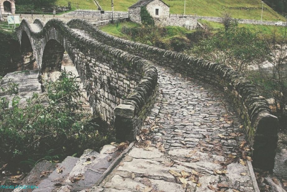 Old bridge in Lavertezzo